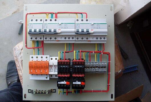 不銹鋼配電箱安裝注意事項(xiàng) 不銹鋼配電箱安裝注意事項(xiàng)