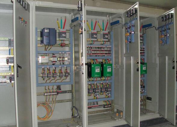 低壓配電柜線路布置 低壓配電柜線路布置